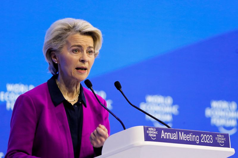 La UE no debe desvincularse de China, sino reducir riesgos -Von der Leyen