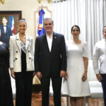 Presidente Abinader recibe a la Miss República Dominicana, Andreína Martínez