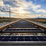 Suiza cree que sus vías de tren están infrautilizadas. Así que ya estudia llenarlas de paneles solares