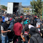 Autoridades de México encuentran a 269 migrantes hacinados en un tráiler en Chiapas