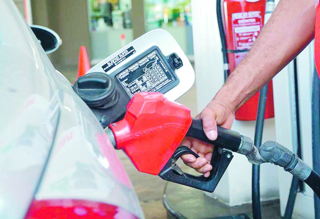 Gobierno mantiene sin variación los precios de los combustibles