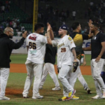 Dominicano Isaías Tejeda amplía ventaja Leones sobre los Tiburones