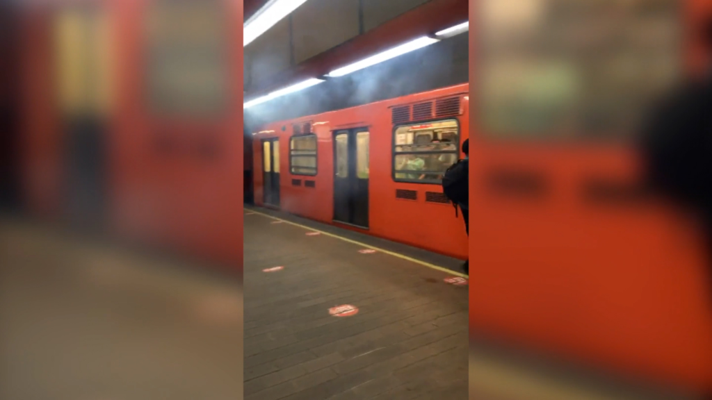 Se desacopla un vagón de tren en el metro de Ciudad de México, el mismo día que reinauguran la línea 12