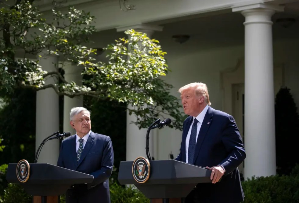 Trump se burla de López Obrador en su primer evento oficial de campaña