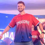 Ponen a la venta camiseta del equipo de RD que asistirá al Clásico