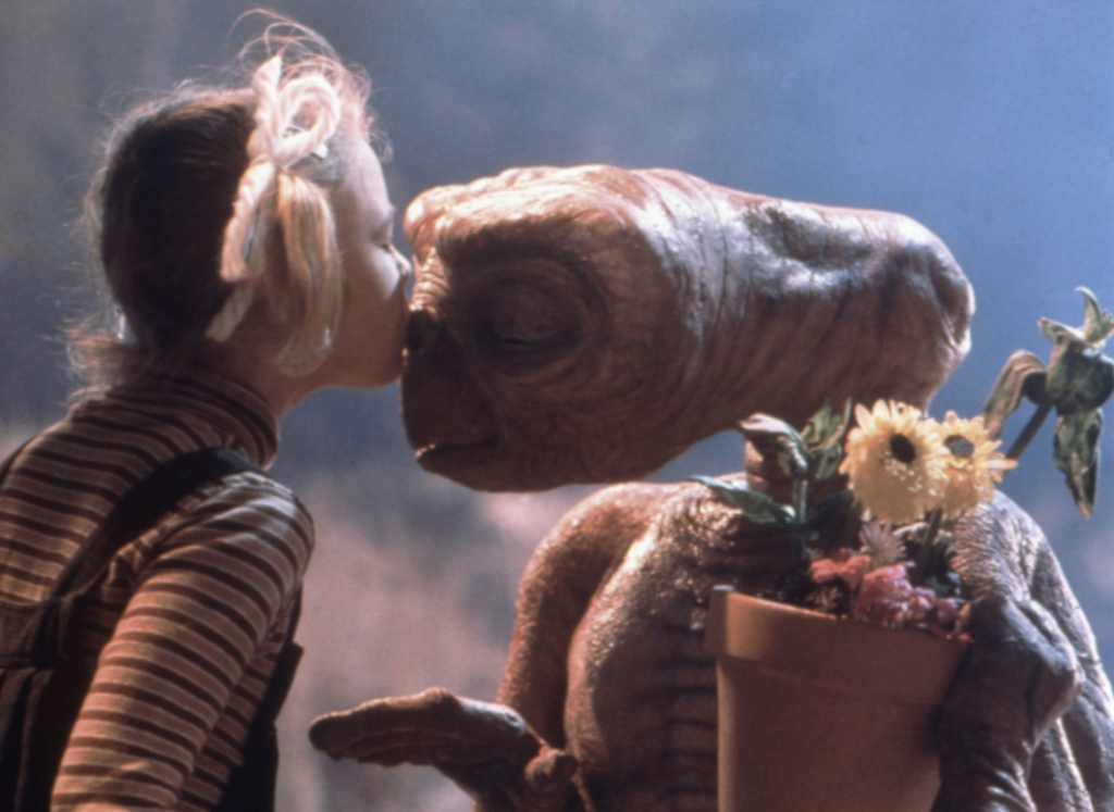 La pequeña Drew Barrymore creía que E.T. realmente estaba vivo y Steven Spielberg hizo lo imposible por darle la razón