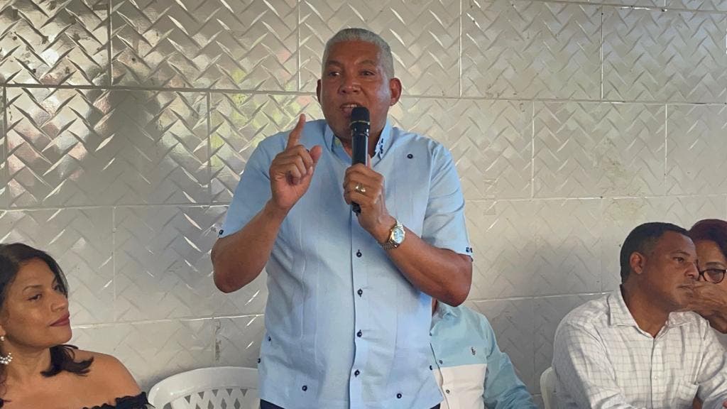 Radhamés González continúa jornada de inscripción de militantes PRM en SDO