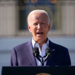 Biden ve economía resplandeciente; republicanos, tinieblas