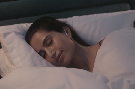 Philips quiere que escuchemos música en la cama más cómodos con sus nuevos auriculares inteligentes que estudian nuestro sueño