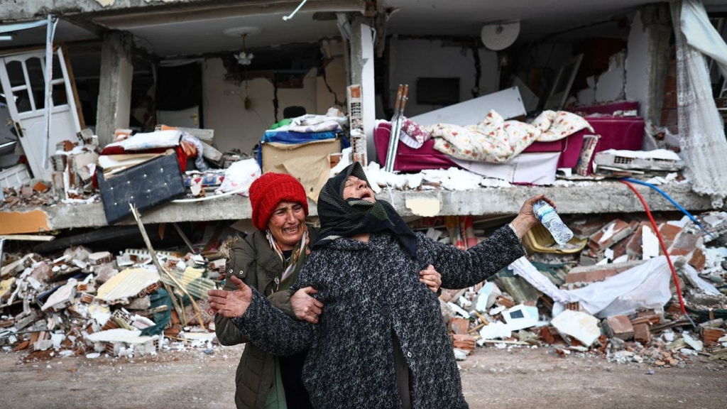 Suben a 25, 000 los muertos por los terremotos en Turquía y Siria