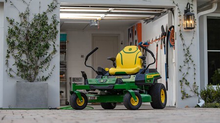 Más allá de los tractores: John Deere tiene ahora un cortacésped eléctrico (eso sí: cuesta 6.000€)