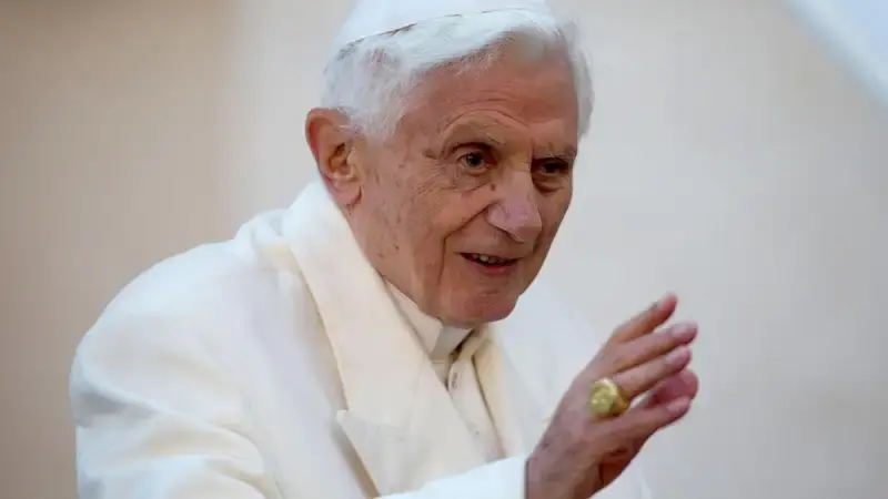 Archivan investigación contra Benedicto XVI por complicidad en abusos