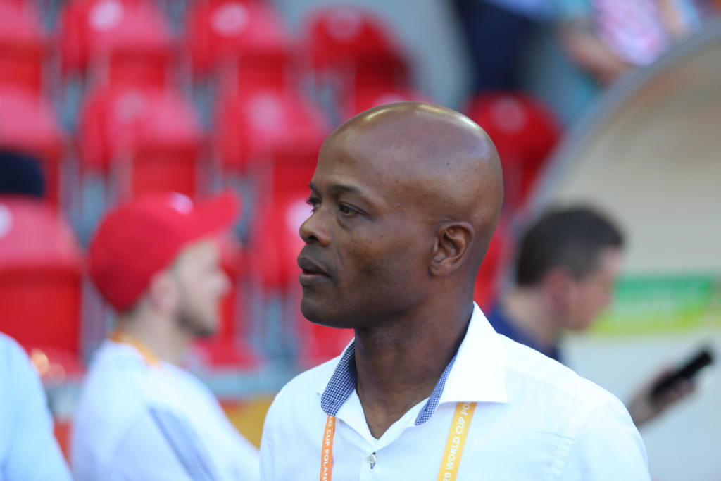 De jugar en la última categoría del Ascenso argentino y entrenarse en Independiente a dirigir a Panamá ante los campeones del mundo