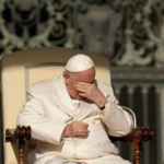 El papa está interno por problemas respiratorios