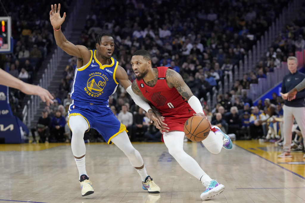 Poole y Thompson guían la remontada de Warriors ante Blazers