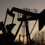 El petróleo de Texas cae un 3,6 % y cierra en 77,58 dólares