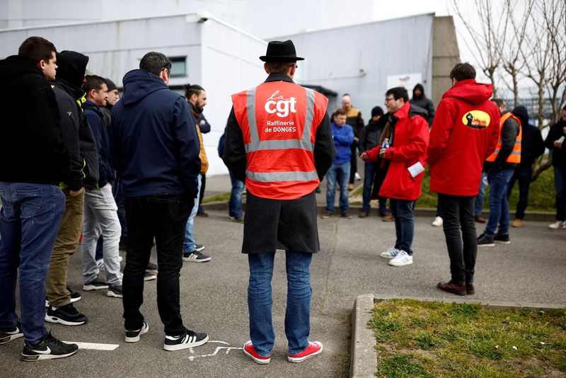 Las huelgas en Francia siguen perturbando la producción eléctrica y el suministro de combustible