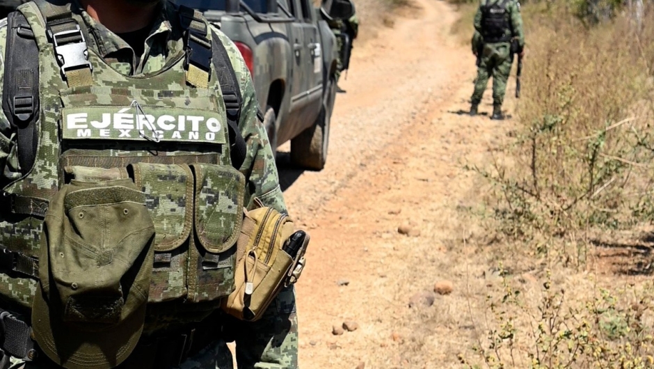 La Secretaría de la Defensa Nacional de México busca por aire y tierra a un coronel secuestrado en Jalisco