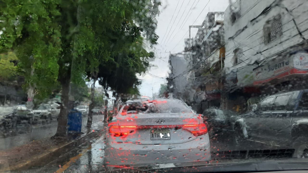 Lluvias débiles en la tarde hacia el interior del país