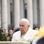 El papa, en su reaparición en Domingo de Ramos- “Nadie puede ser marginado»