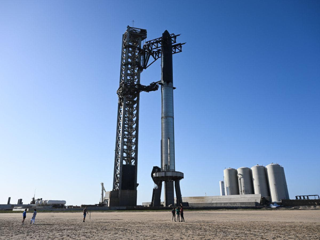 SpaceX intentará el domingo el aplazado lanzamiento de cohete con satélites