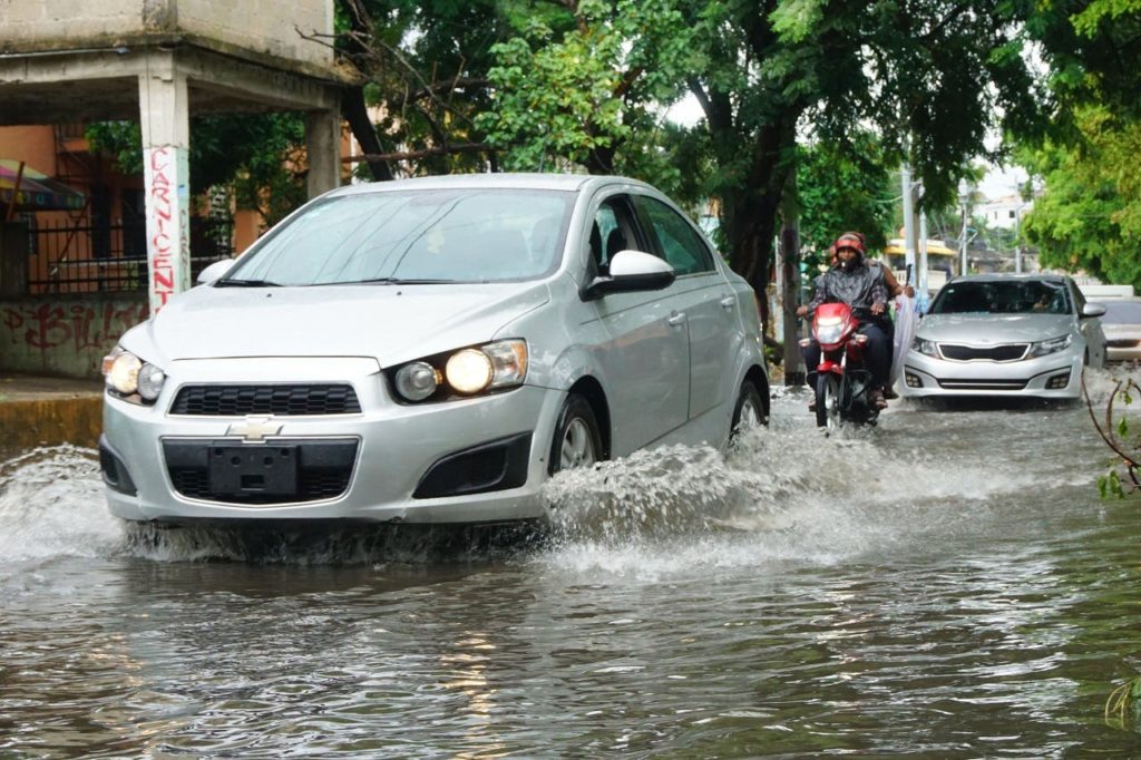 COE eleva a 14 las provincias en alerta por vaguada