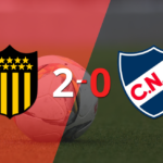 Peñarol se impuso 2-0 en el Superclásico ante Nacional