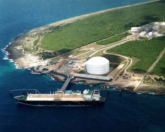 Informe advierte barcaza Puerto Viejo de Azua utiliza combustible altamente contaminante