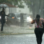 Continuarán los aguaceros por vaguada; Onamet mantiene en alerta 10 provincias