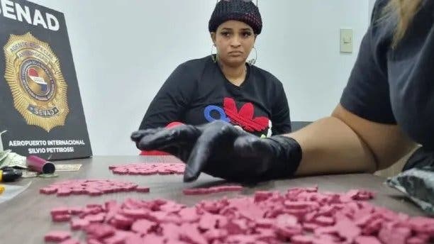 Detienen a una dominicana con cerca de 12.000 pastillas de éxtasis en aeropuerto de Paraguay