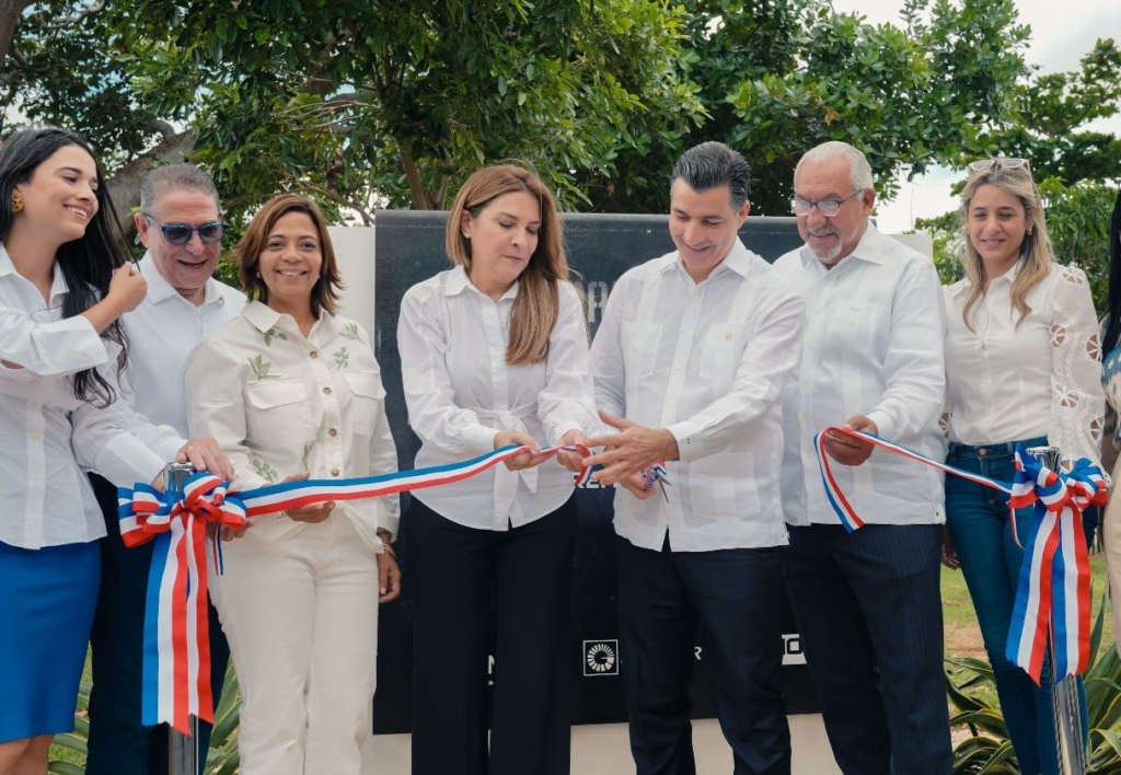 El Banco Popular, ADN y MOPC entregan parque