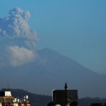 Gobierno de México insta a no acercarse al volcán Popocatépetl tras explosiones de lava