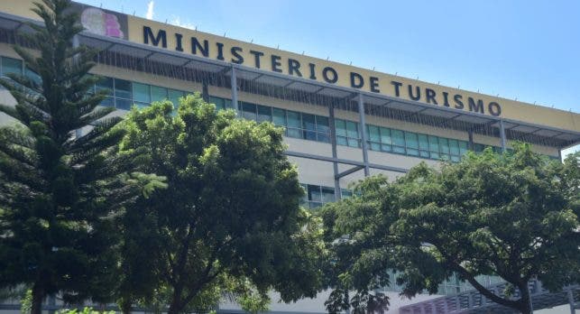 Ministerio de Turismo también busca solución a problema del sargazo con US$12 millones