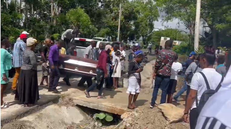 Sepultan a las dos adolescentes fallecidas en accidente en Hato Mayor