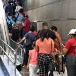 Servicio Metro, lento;  empleados siguen paro