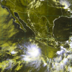 La tormenta tropical Adrián se forma en el Pacífico y dejará fuertes lluvias en 4 estados de México, advierten autoridades