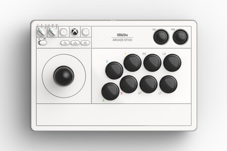 El nuevo Arcade Stick de 8Bitdo tiene licencia de Xbox y nos permite jugar de manera inalámbrica con estilo retro