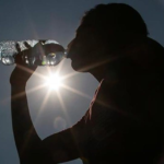 La sofocante ola de calor ataca a la población, sin  importar hora del día