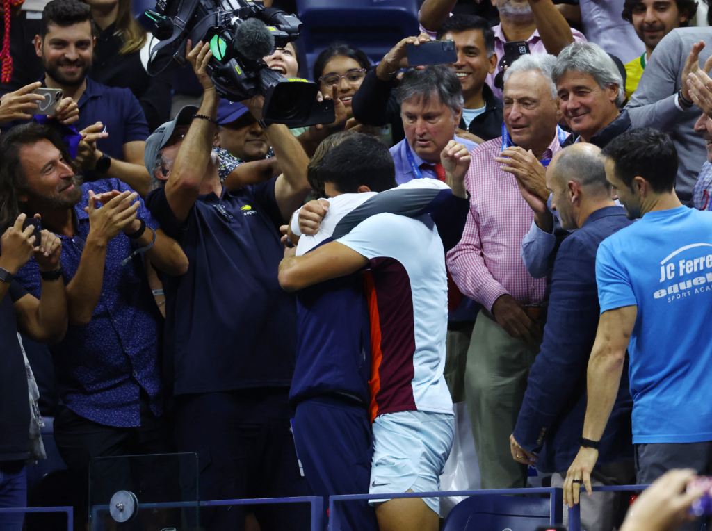 Alcaraz, más cerca de ganar Roland Garros 20 años después de Ferrero