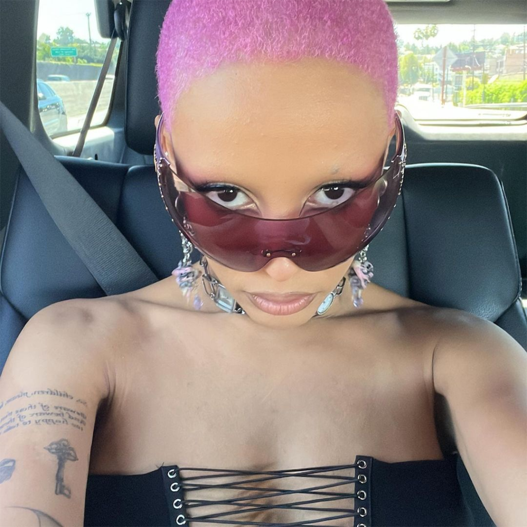 Doja Cat presenta su transformación de cabello más atrevida hasta el momento con Spider Design