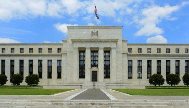 La Fed lleva tipo a máximo de 22 años