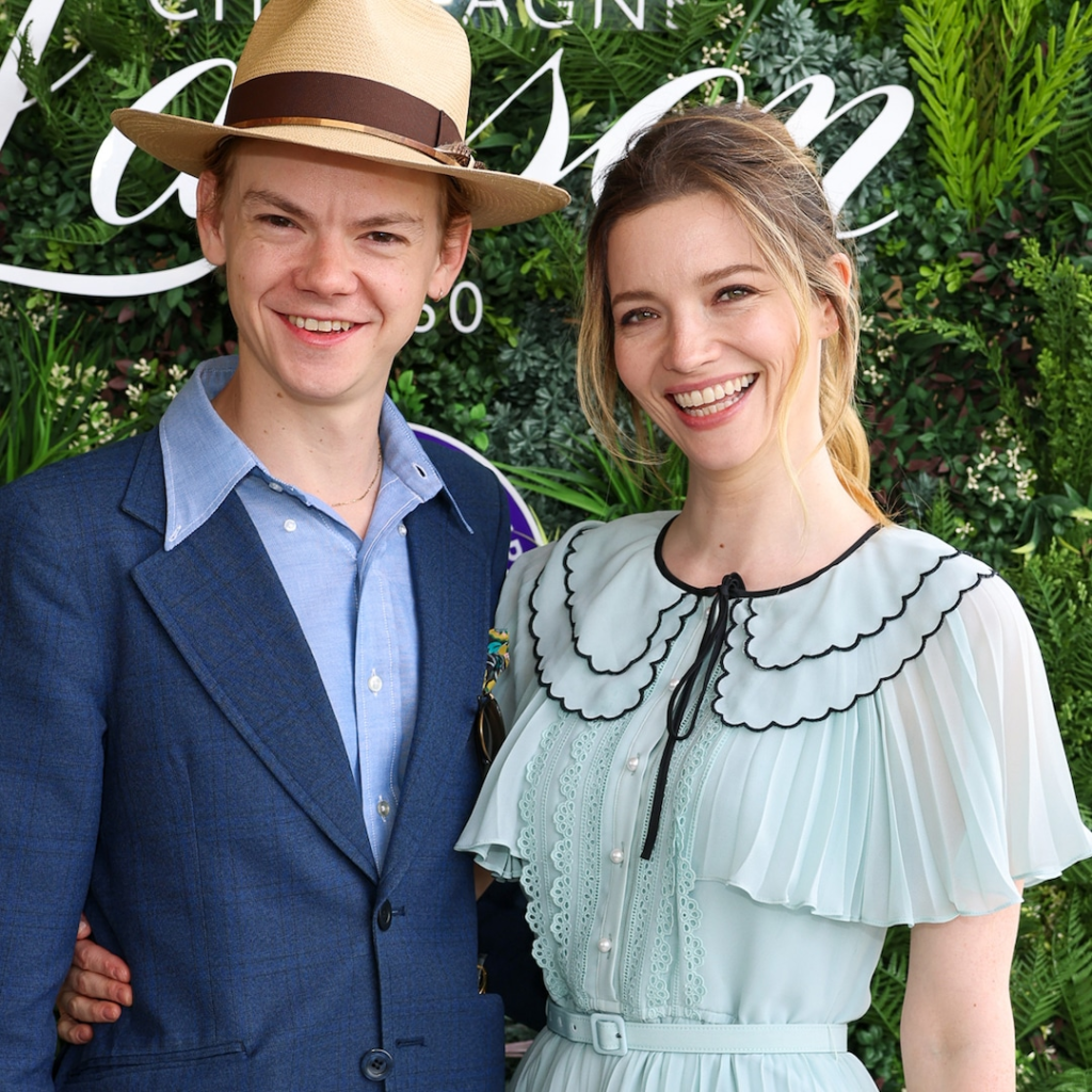 La ex esposa de Elon Musk, Talulah Riley, se compromete con Thomas Brodie-Sangster