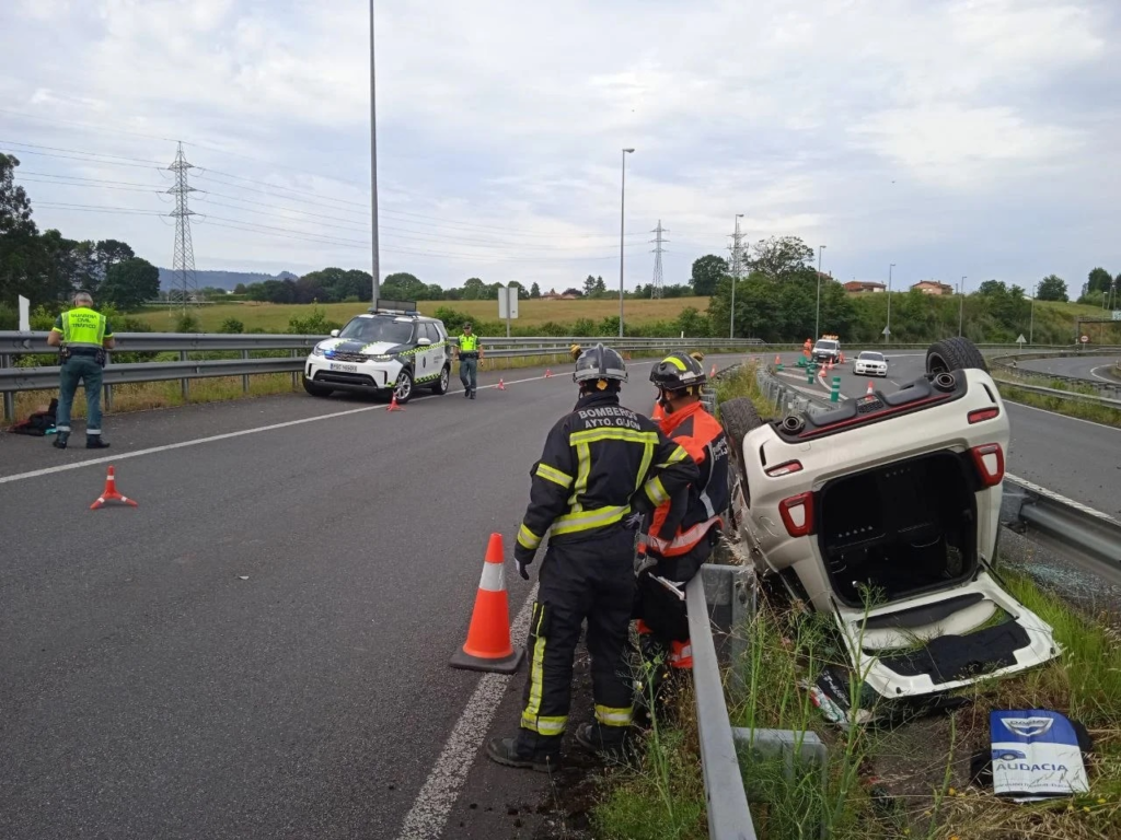 La Guardia Civil recuerda lo que debes hacer si hay un accidente con heridos: así es el Protocolo PAS