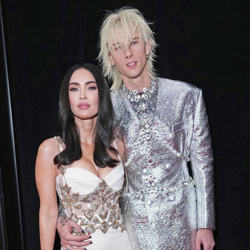 La sesión de fotos en bikini de Megan Fox hace que Machine Gun Kelly se encienda