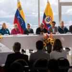 Petro afirma que Venezuela será garante de diálogo de paz con disidencia de las FARC