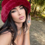 Megan Fox enseña el trasero y los pezones en una sesión de fotos tórrida