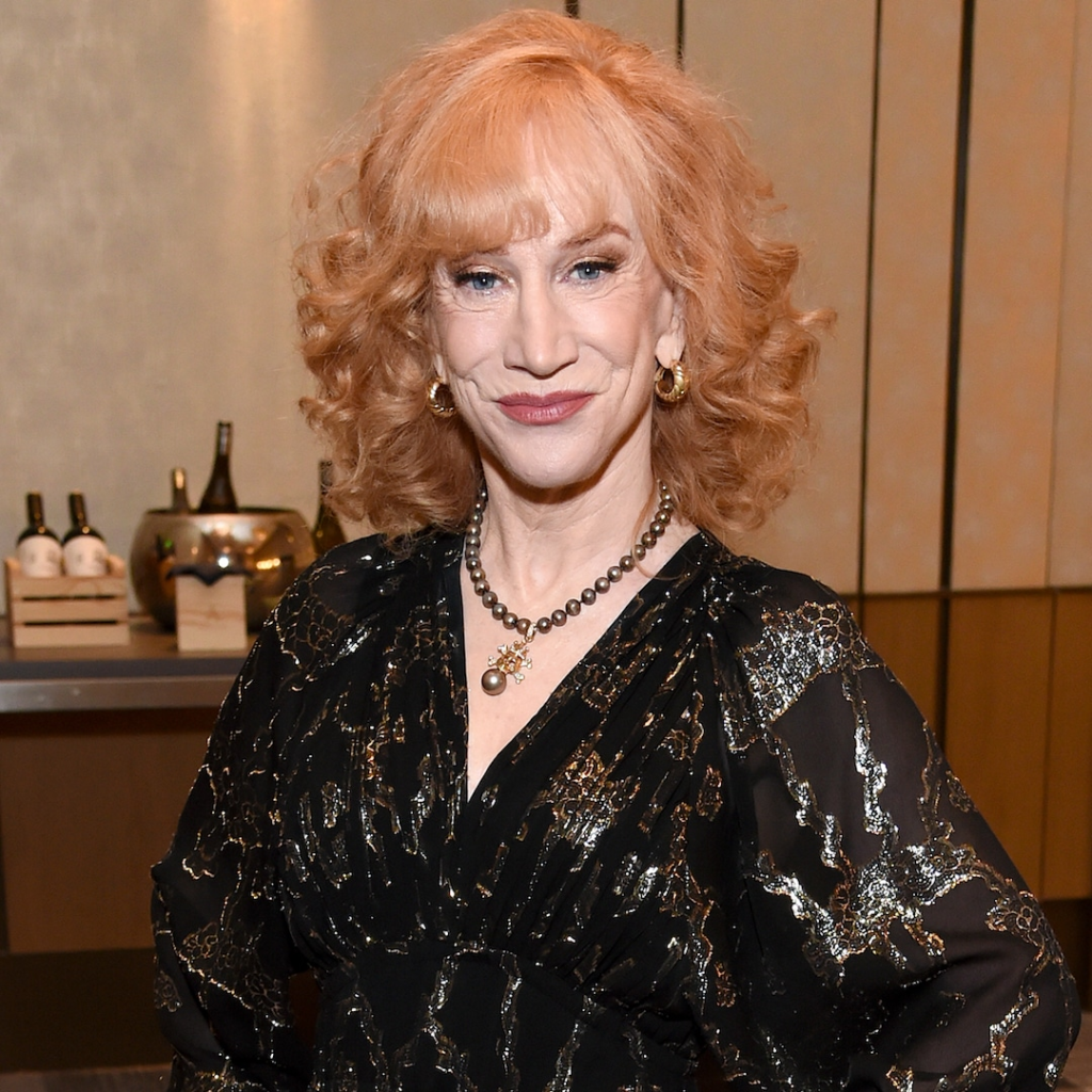 El resultado del tatuaje de labios de Kathy Griffin es una transformación que debes ver