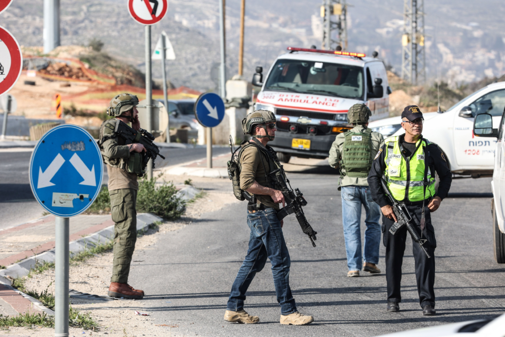 Al menos seis israelíes heridos tras un tiroteo al este de Jerusalén