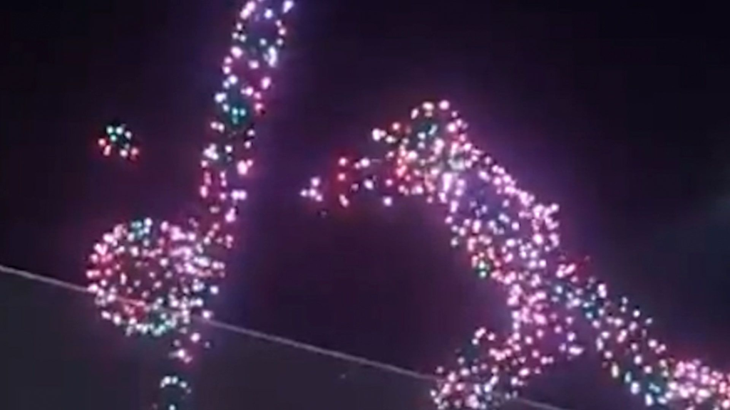 La impresionante figura de Fernando Valenzuela que formaron con drones en el Dodger Stadium