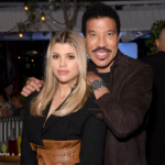 Sofia Richie revela cómo papá Lionel influye en su rutina de belleza